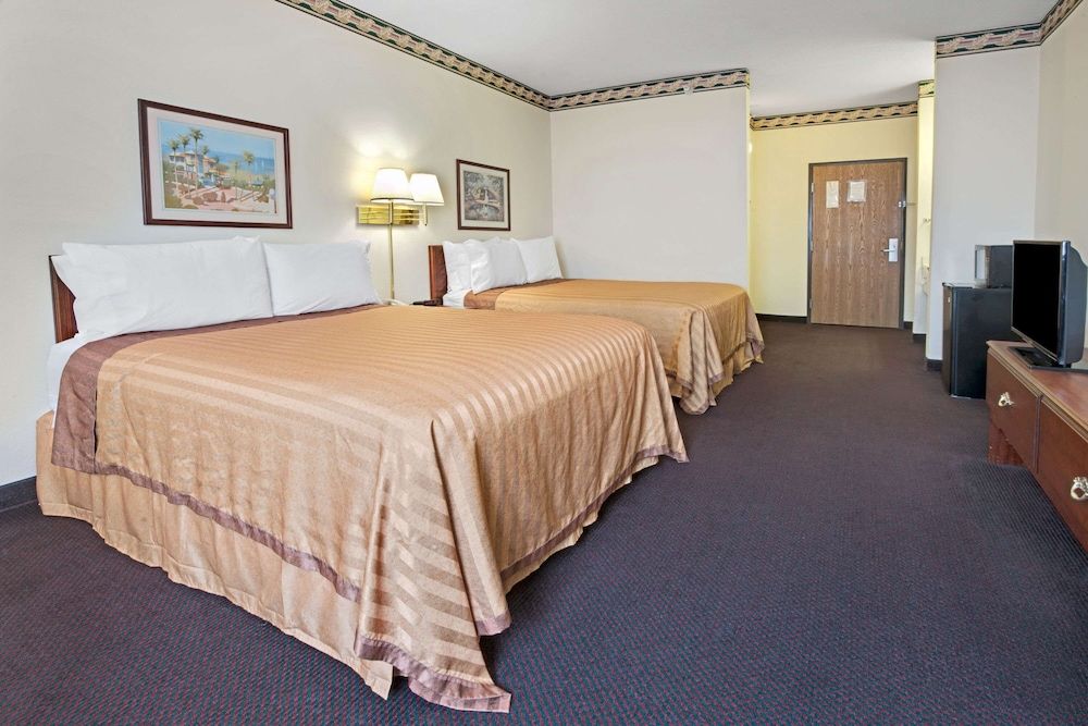 Room, 2 Queen Beds, Non Smoking