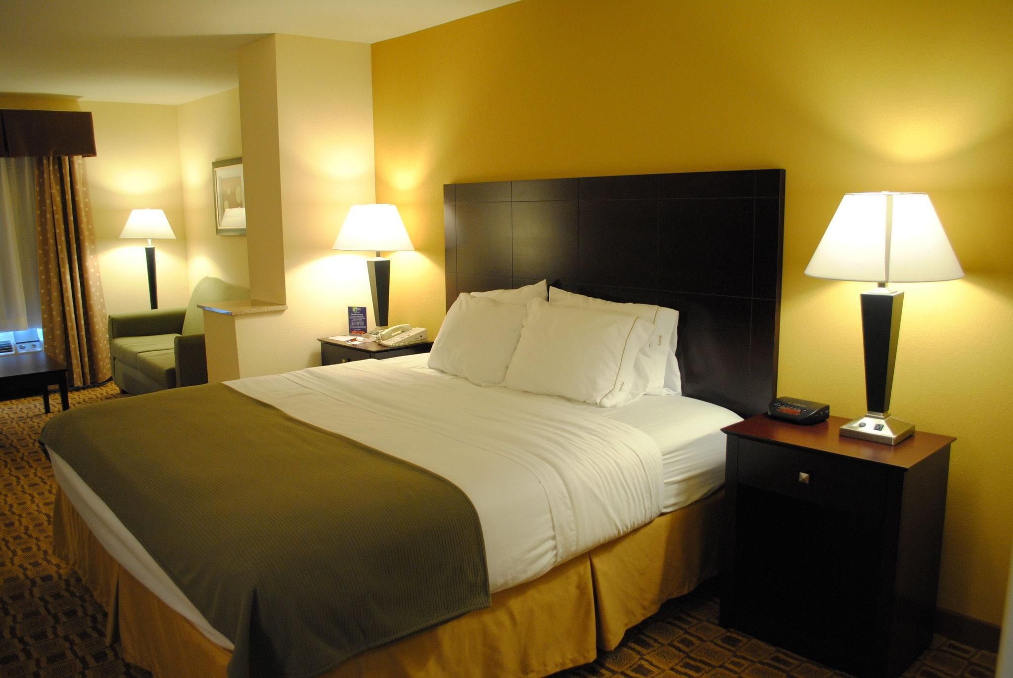 1 King Bed Executive Non-Smoking