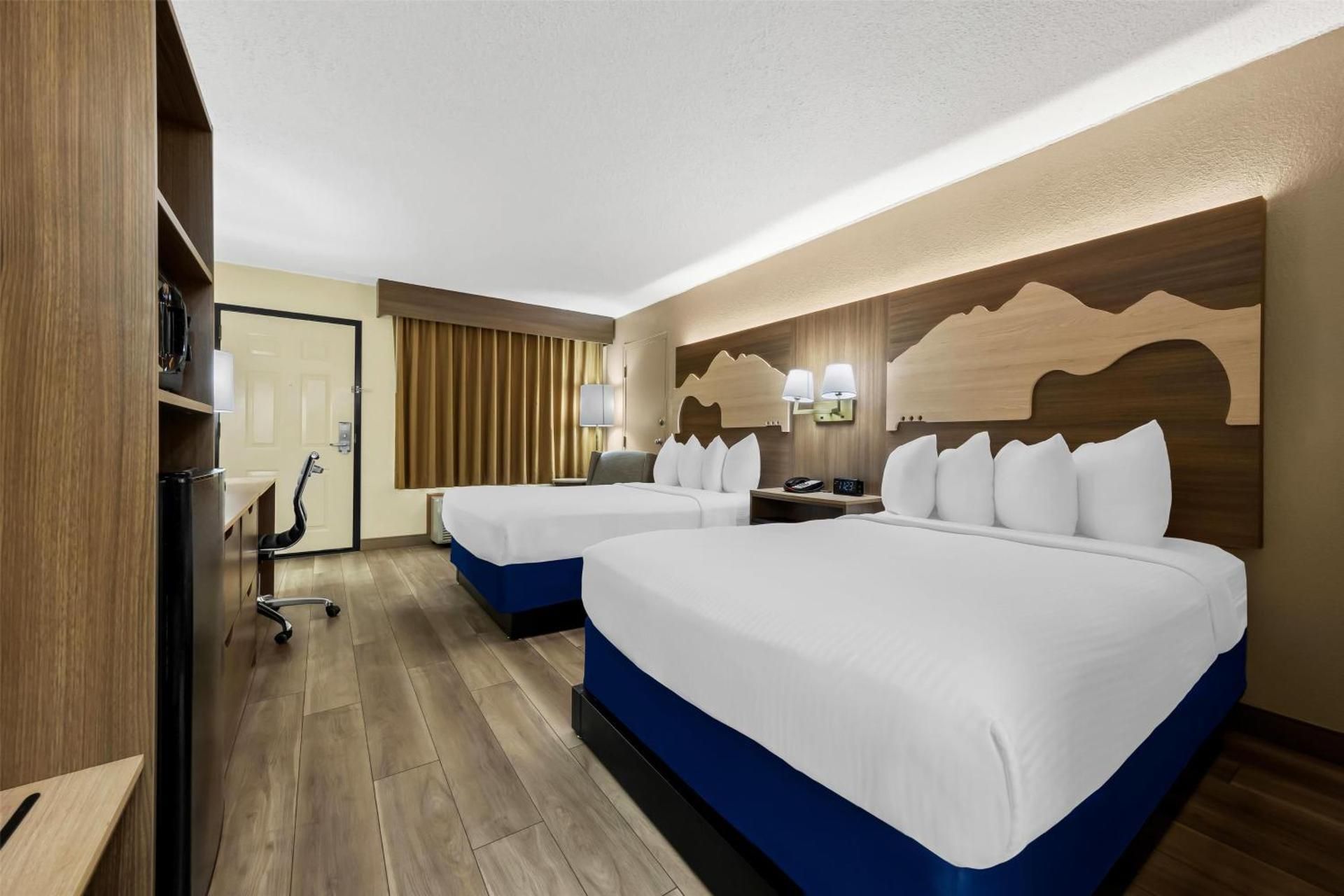 Double Room with Two Double Beds - Pet Friendly/Non-Smoking