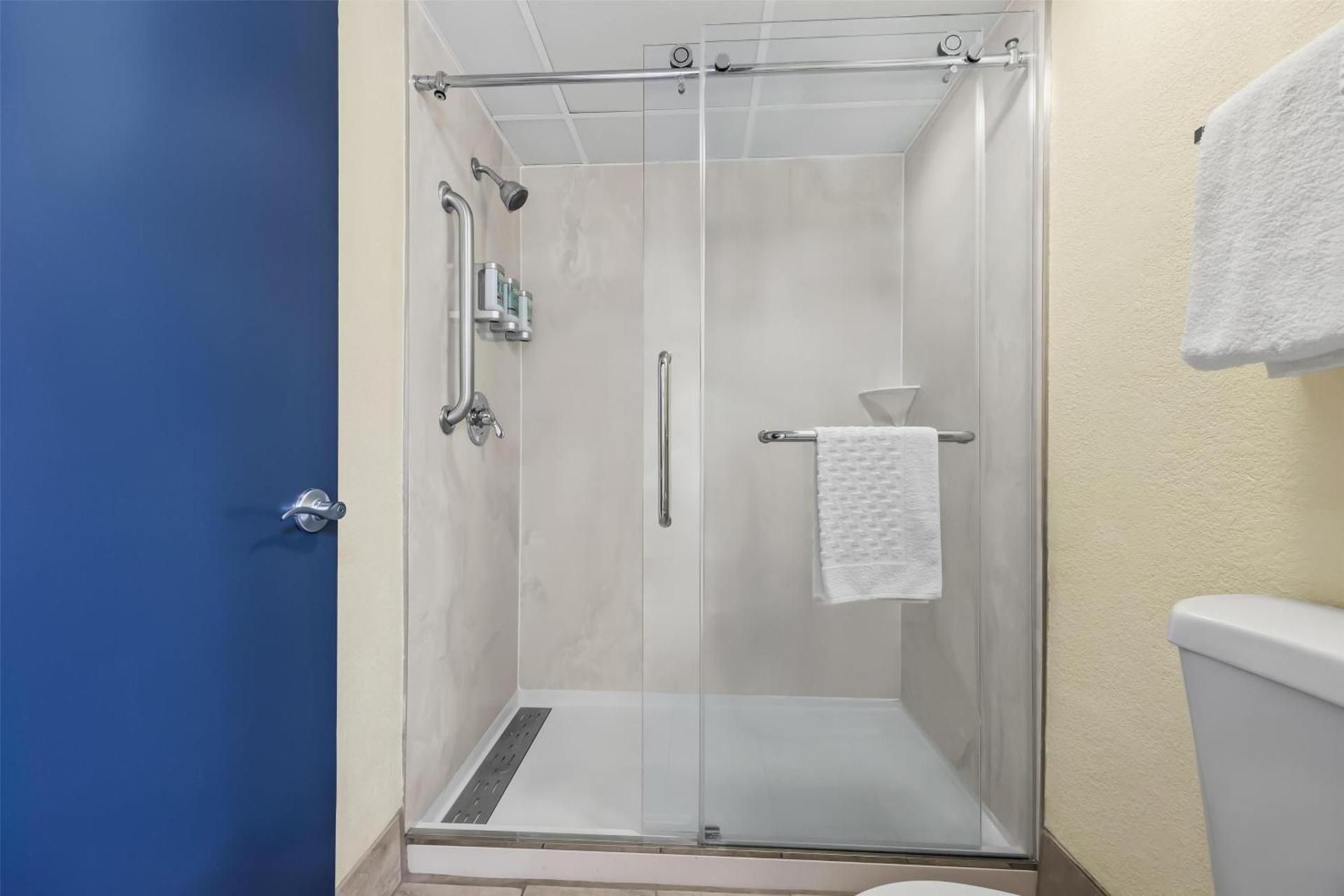 Double Room with Two Double Beds - Pet Friendly/Non-Smoking