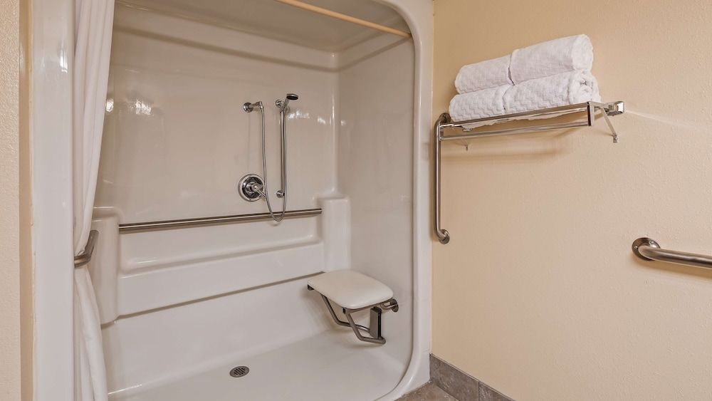 Best Western Music Capital Inn Standard Room, 1 King Bed, Accessible, Non Smoking 5