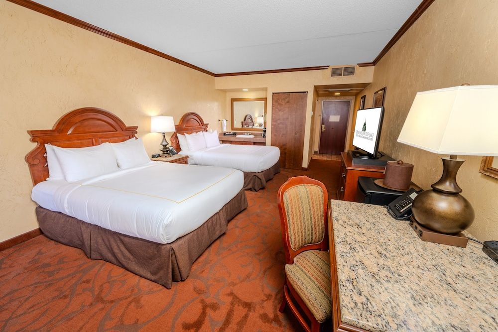 Chateau On The Lake Resort Spa and Convention Center Traditional Suite, 2 Queen Beds