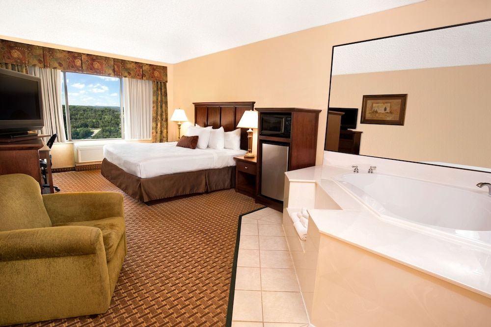 Deluxe Room, 1 King Bed, Jetted Tub