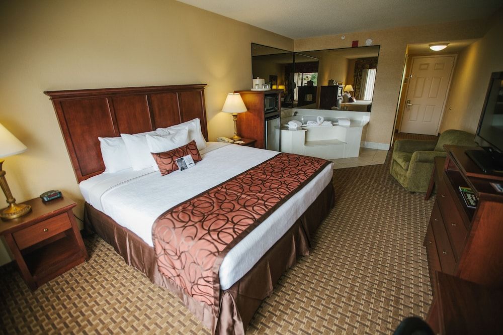Deluxe Room, 1 King Bed, Jetted Tub