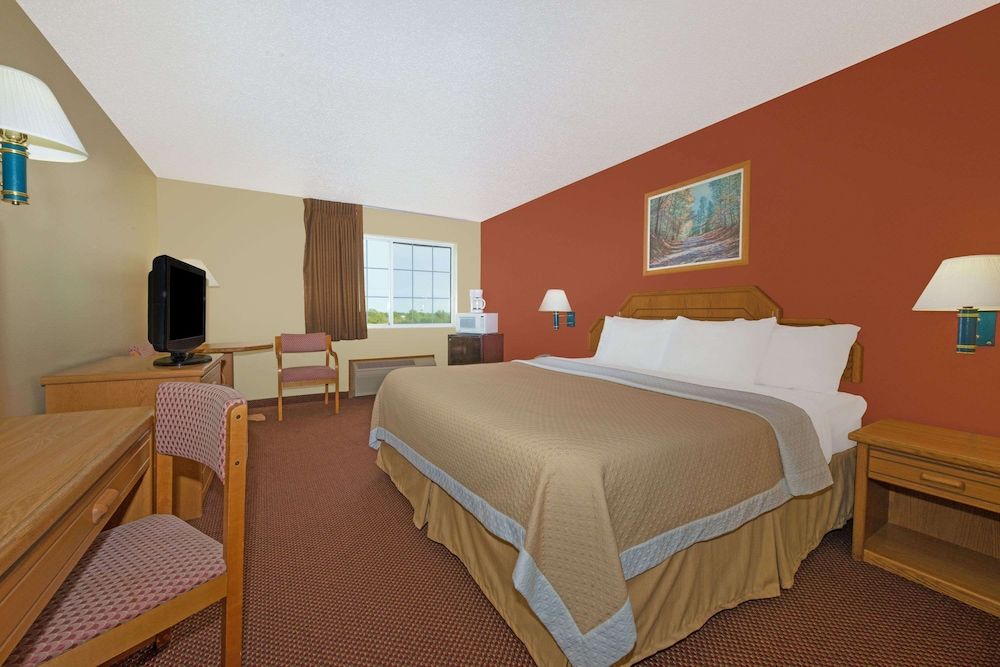 Standard Room, 1 Queen Bed, Non Smoking
