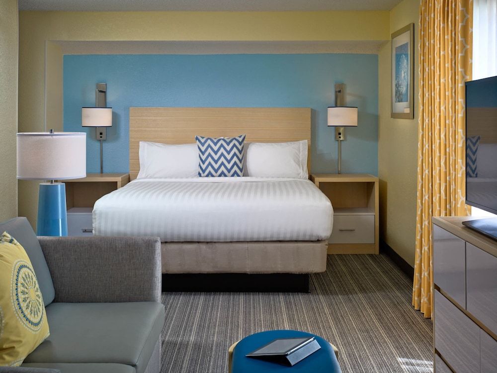 Studio Suite, 1 Queen Bed, Accessible (Mobility Tub)