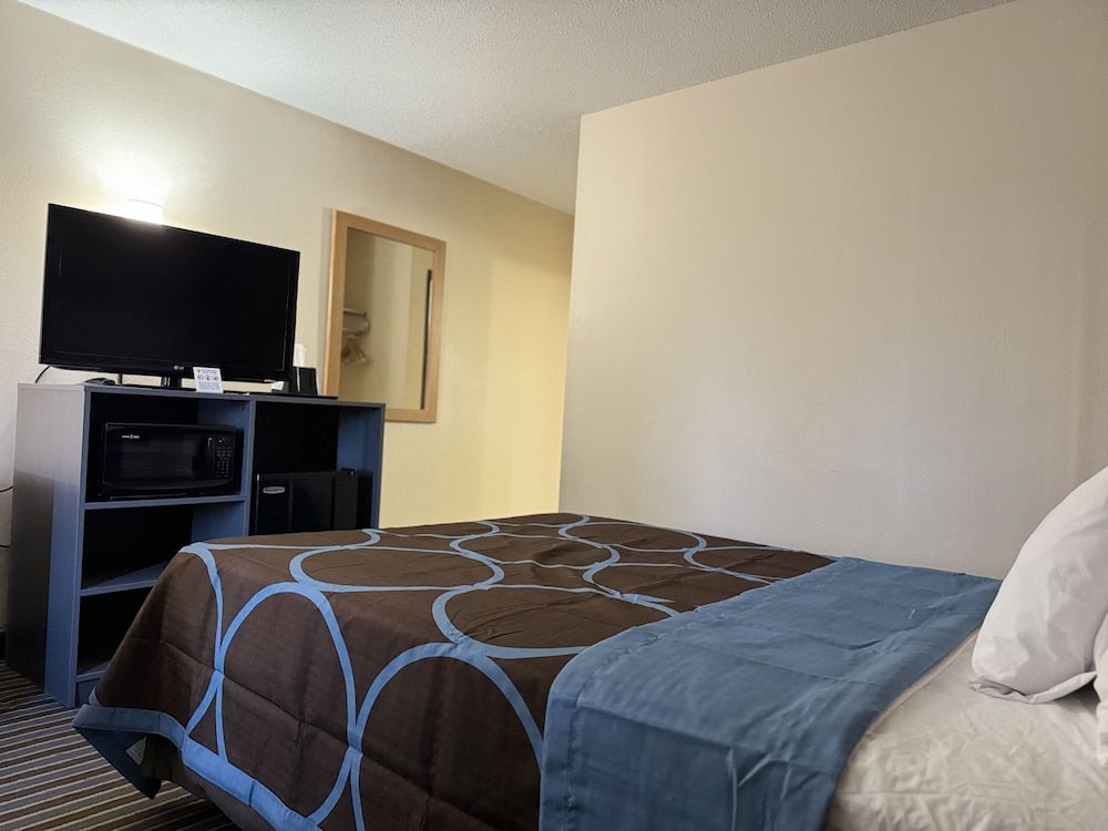 Standard Room, 1 Queen Bed, Accessible