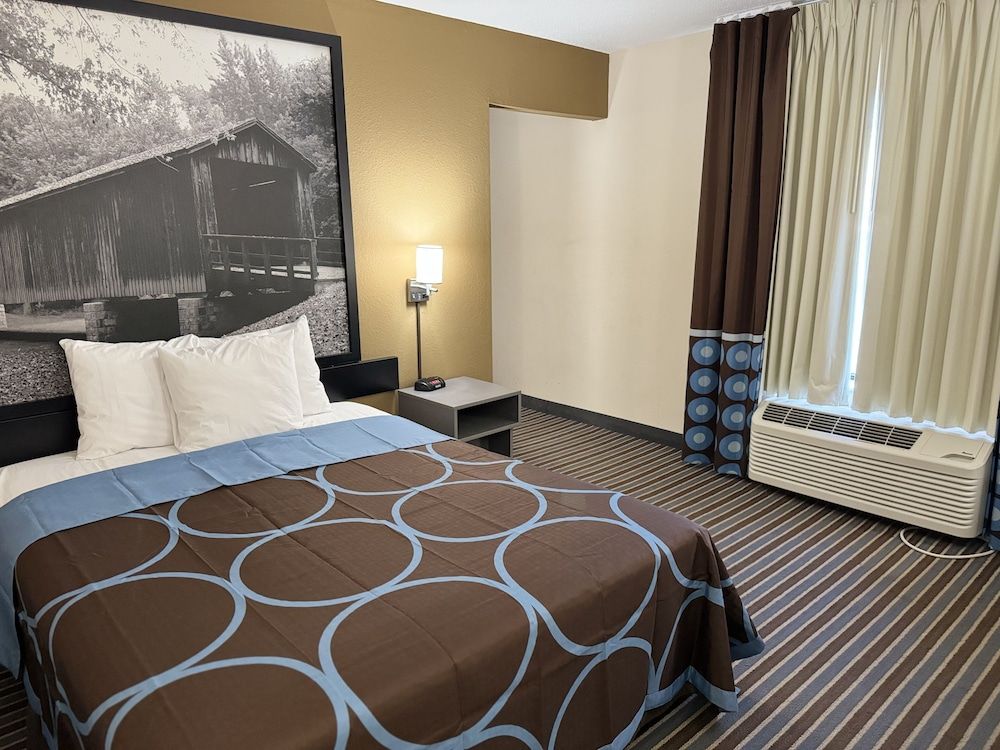 Suite, 1 Queen Bed, Refrigerator
