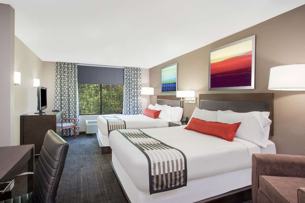 Business Room, 2 Queen Beds, Non Smoking
