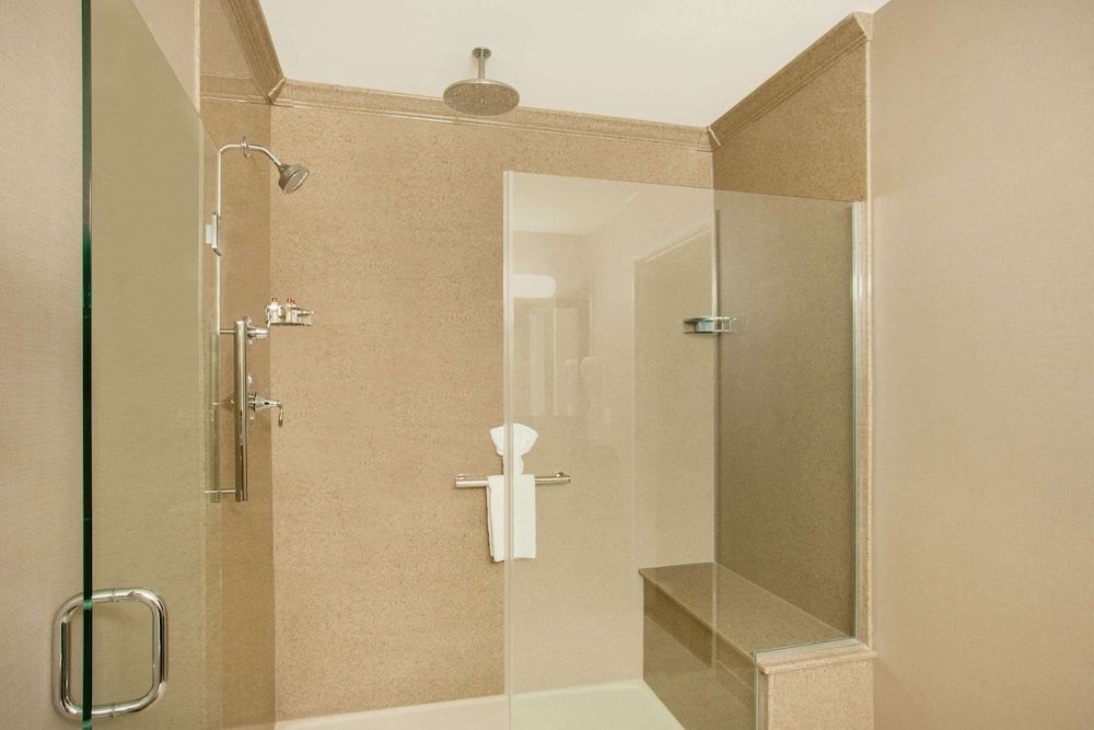 Deluxe Studio Suite, 1 King Bed, Non Smoking