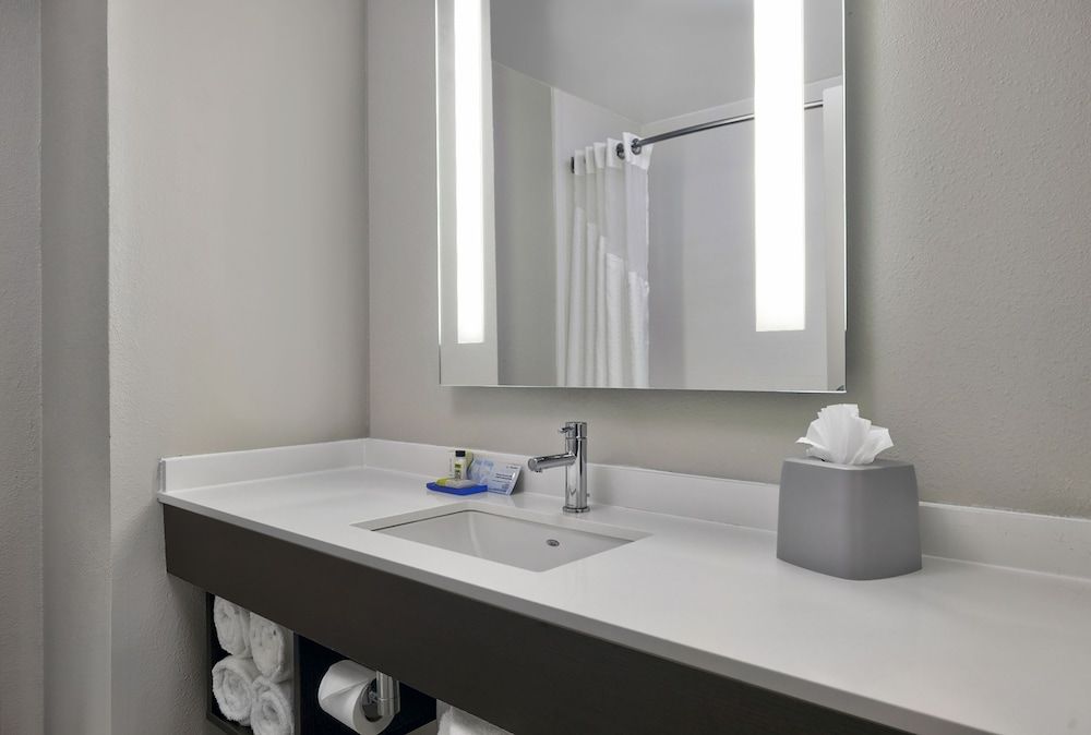 Suite, 2 Queen Beds (Living Area)