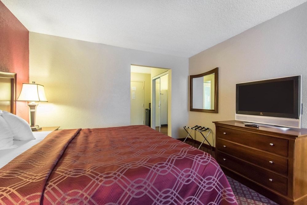 Suite, 1 King Bed with Sofa bed, Non Smoking