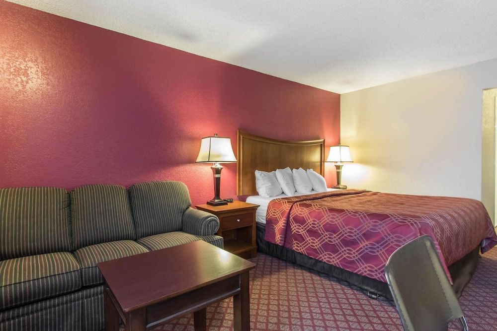 Suite, 1 King Bed with Sofa bed, Non Smoking