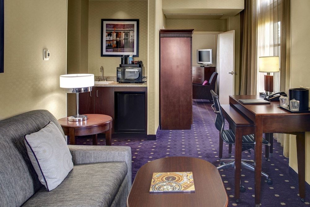 Suite, 1 Bedroom (Hearing Accessible)