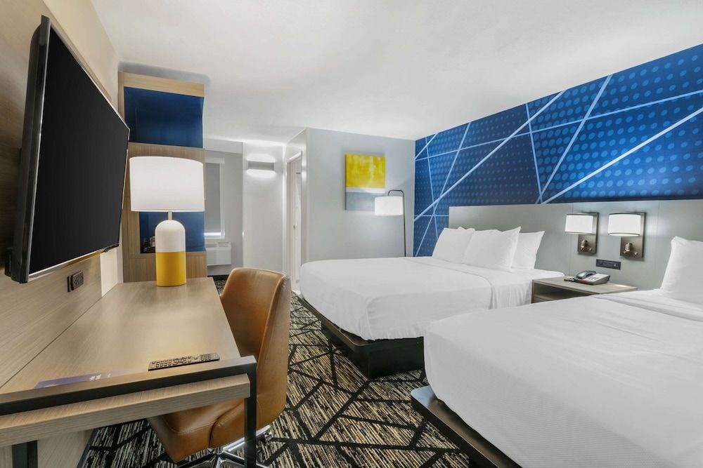 Comfort Inn Standard Room, 2 Queen Beds, Non Smoking 3