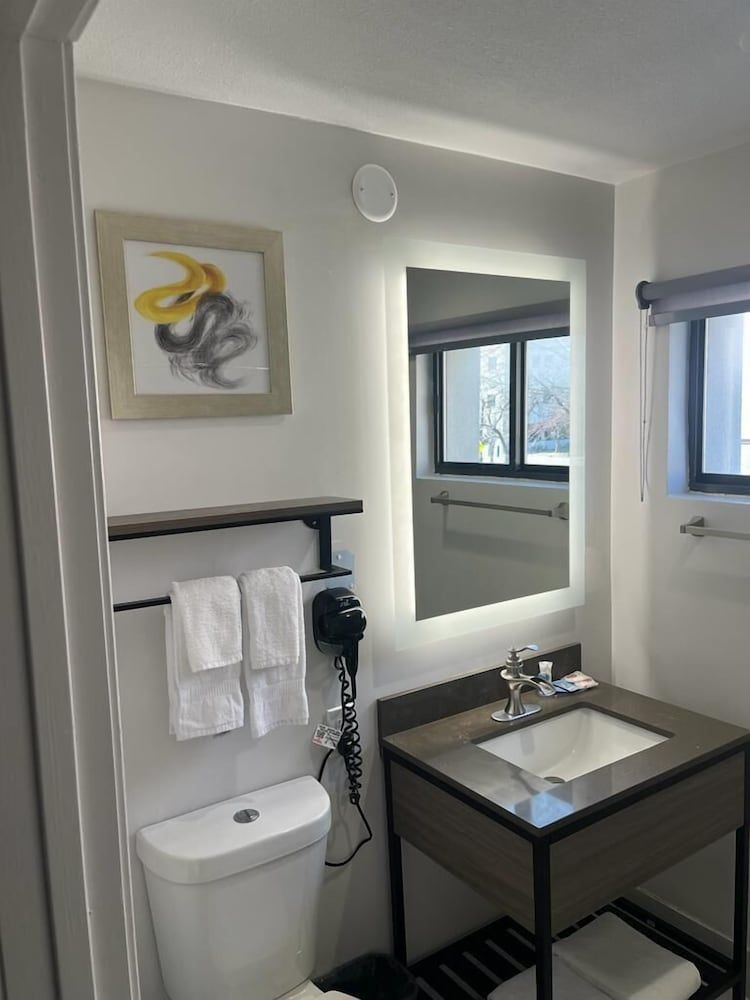 Comfort Inn Suite, Multiple Beds, Non Smoking 5