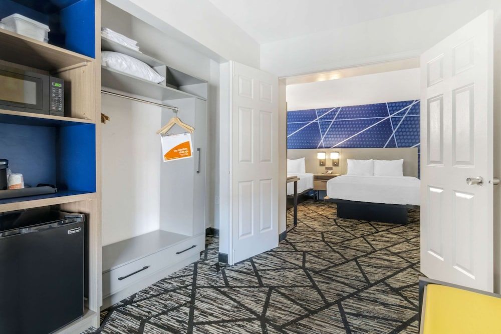 Comfort Inn Suite, Multiple Beds, Non Smoking 2