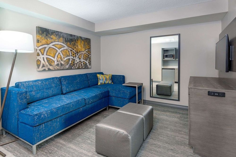 Modern One-Bedroom King Suite with Wet Bar/Micro/Refrig