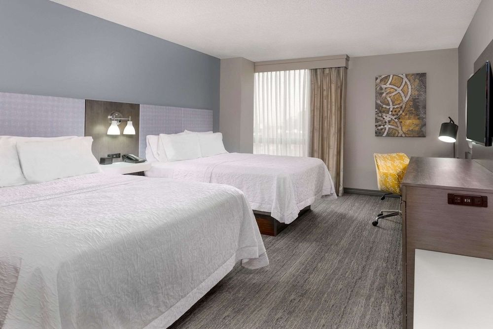 Modern 2 Queen Room with Shower/Bath