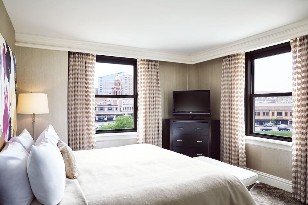 Suite, 1 King Bed with Sofa bed, View