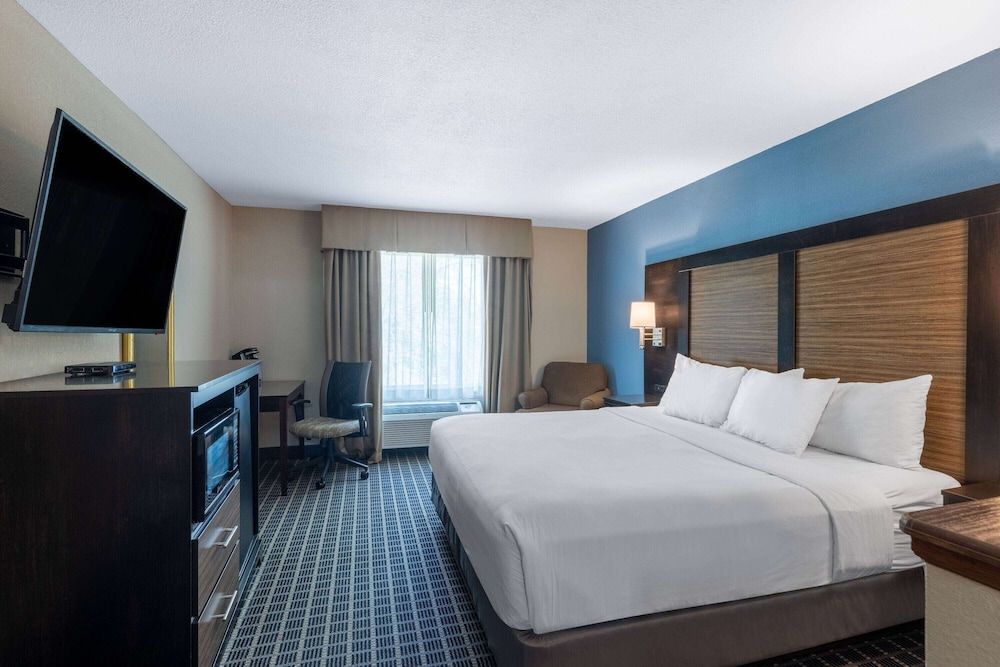 Superior Studio Suite, 1 King Bed, Non Smoking