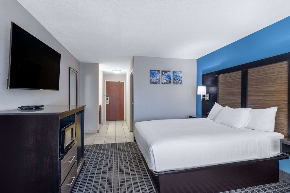 Room, 1 Queen Bed, Non Smoking (Mobility)