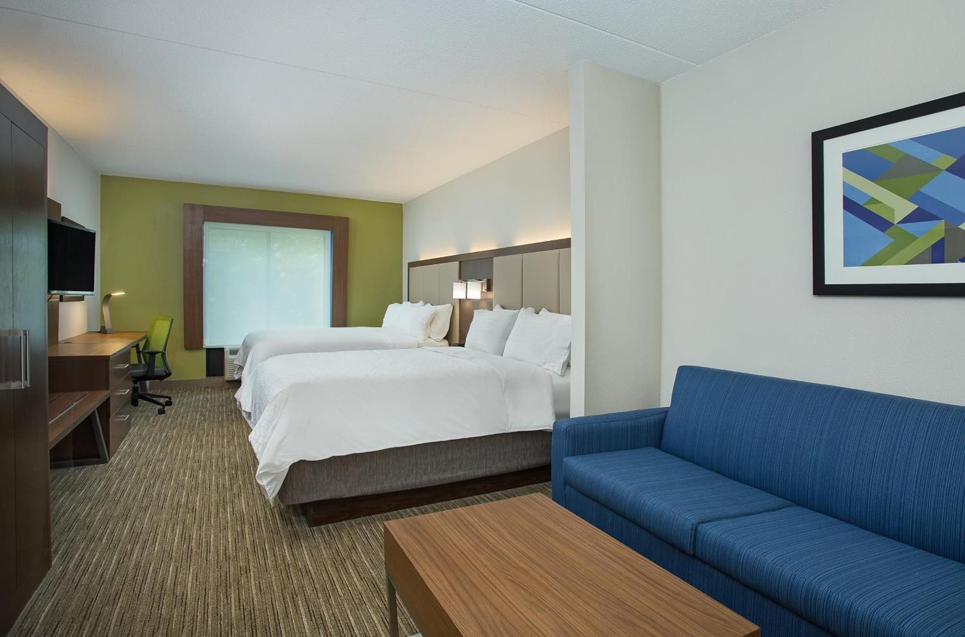2 Queen Beds Suite Wet Bar