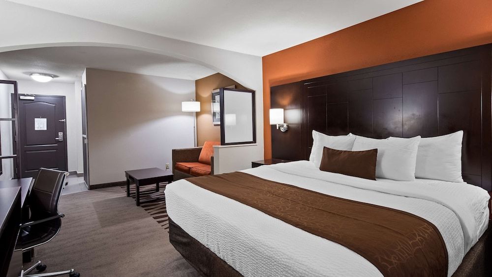 Suite, 1 King Bed, Non Smoking, Refrigerator & Microwave