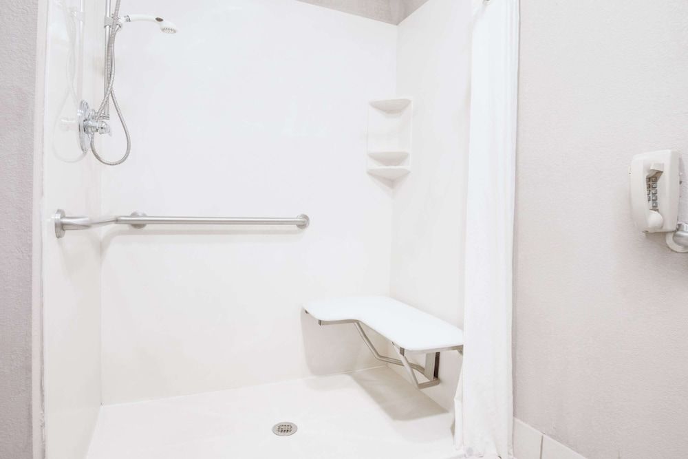 Suite, 1 King Bed, Accessible