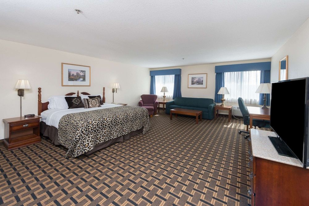 Studio Suite, 1 King Bed, Non Smoking