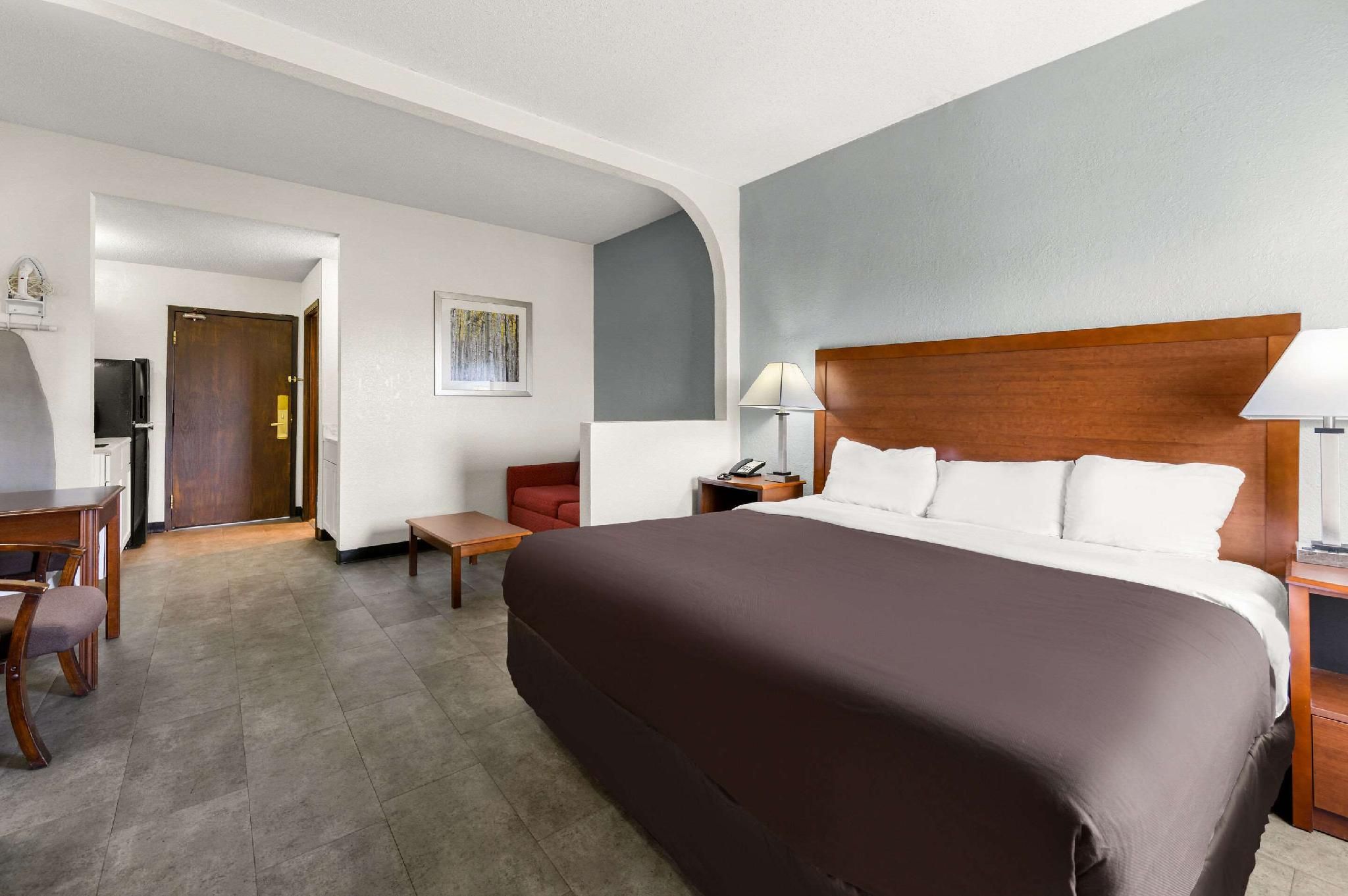 1 King Bed, Suite, Nonsmoking