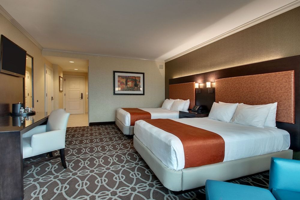Argosy Casino & Hotel Deluxe Room, 2 Queen Beds 2