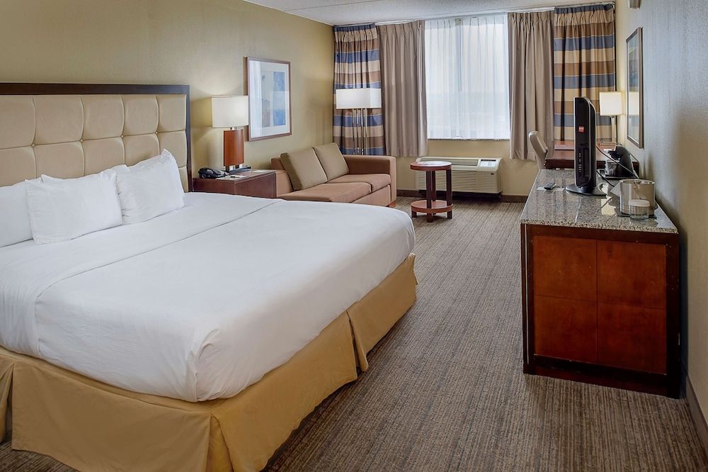 Deluxe Room, 1 King Bed with Sofa bed