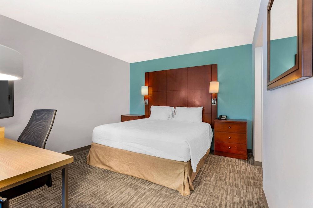 MainStay Suites St. Louis - Galleria Studio, 1 King Bed, Non Smoking