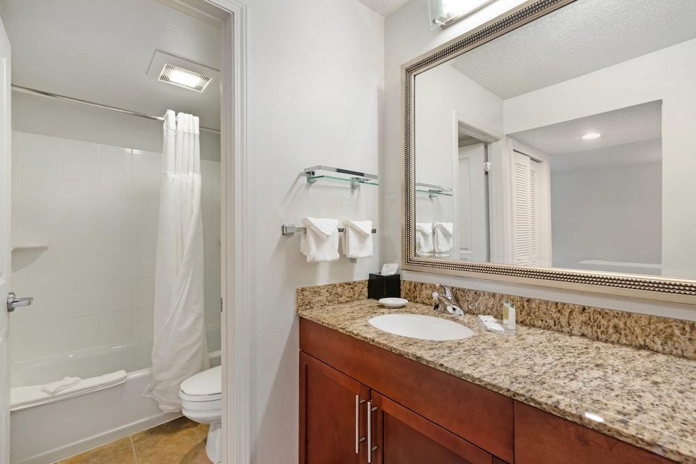 MainStay Suites St. Louis - Galleria Studio, 1 King Bed, Non Smoking 2