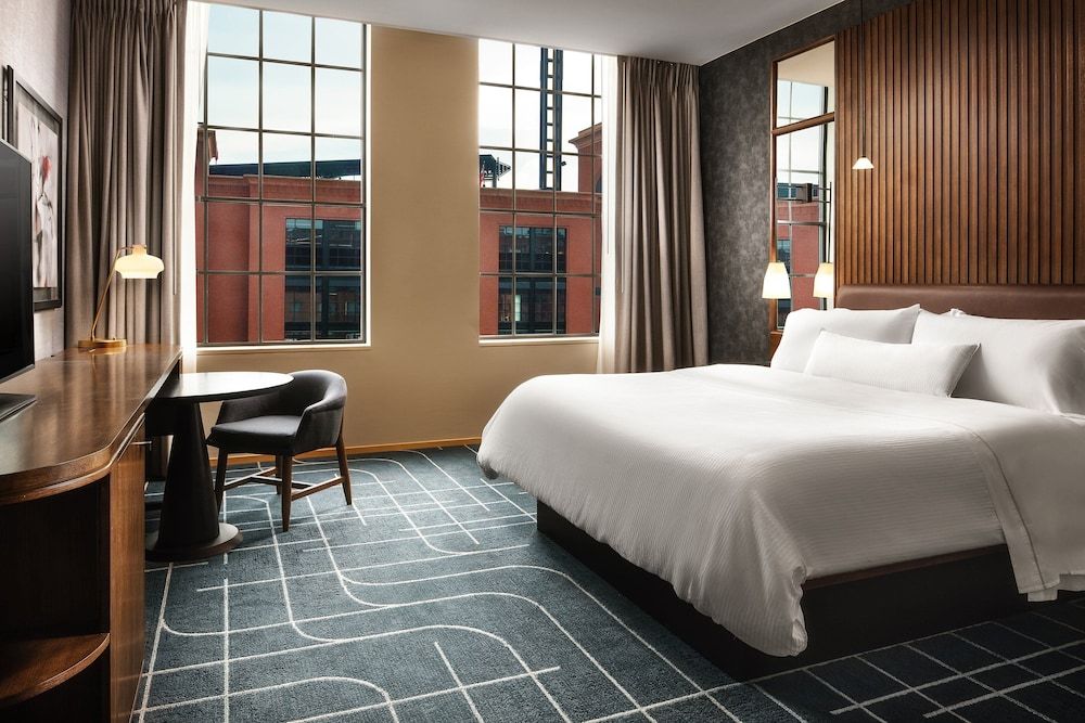 Club Room, 1 King Bed