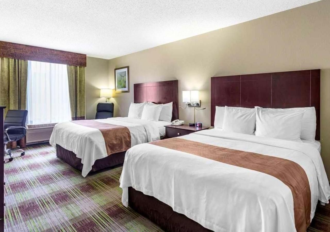 Family Room with Two Queen Beds - Non Smoking/Pet Friendly