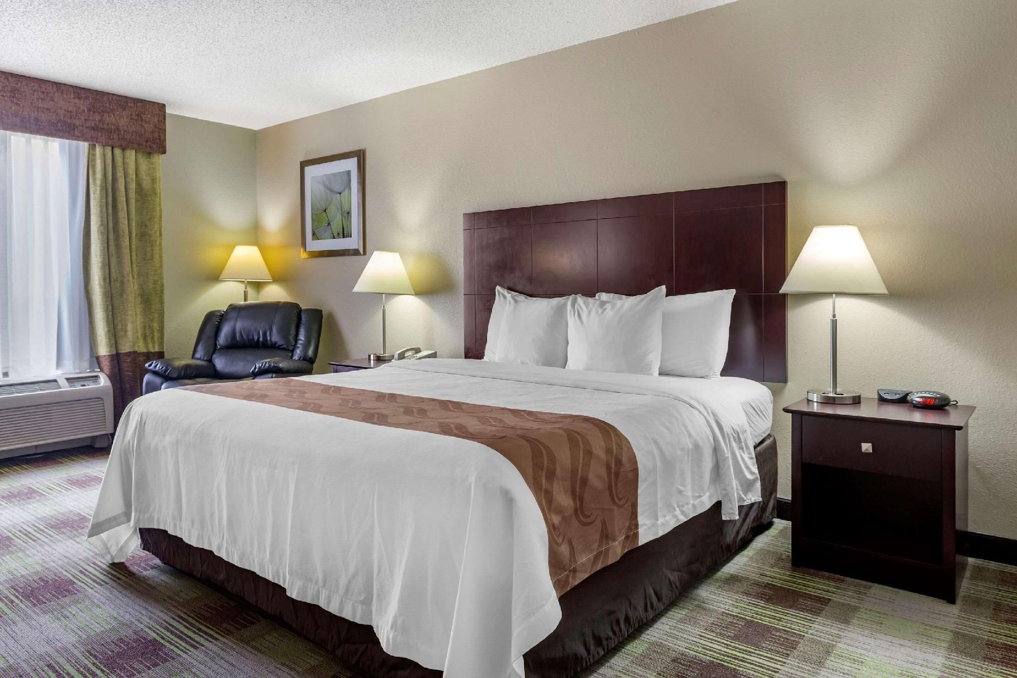 1 King Bed, Nonsmoking