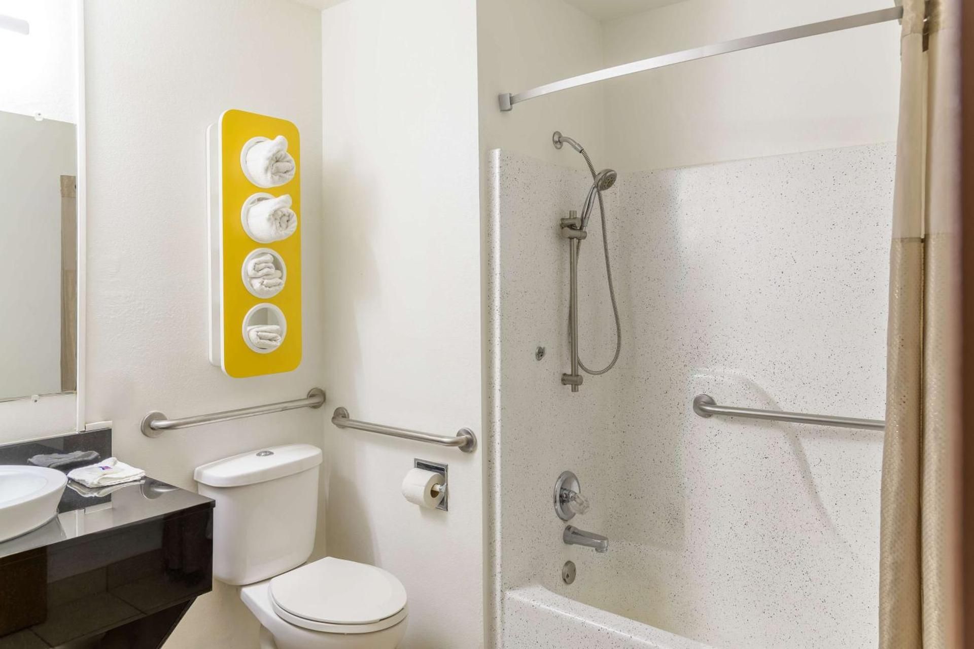 Motel 6 Sedalia, MO Double Room - Disability Access - Non-Smoking 3