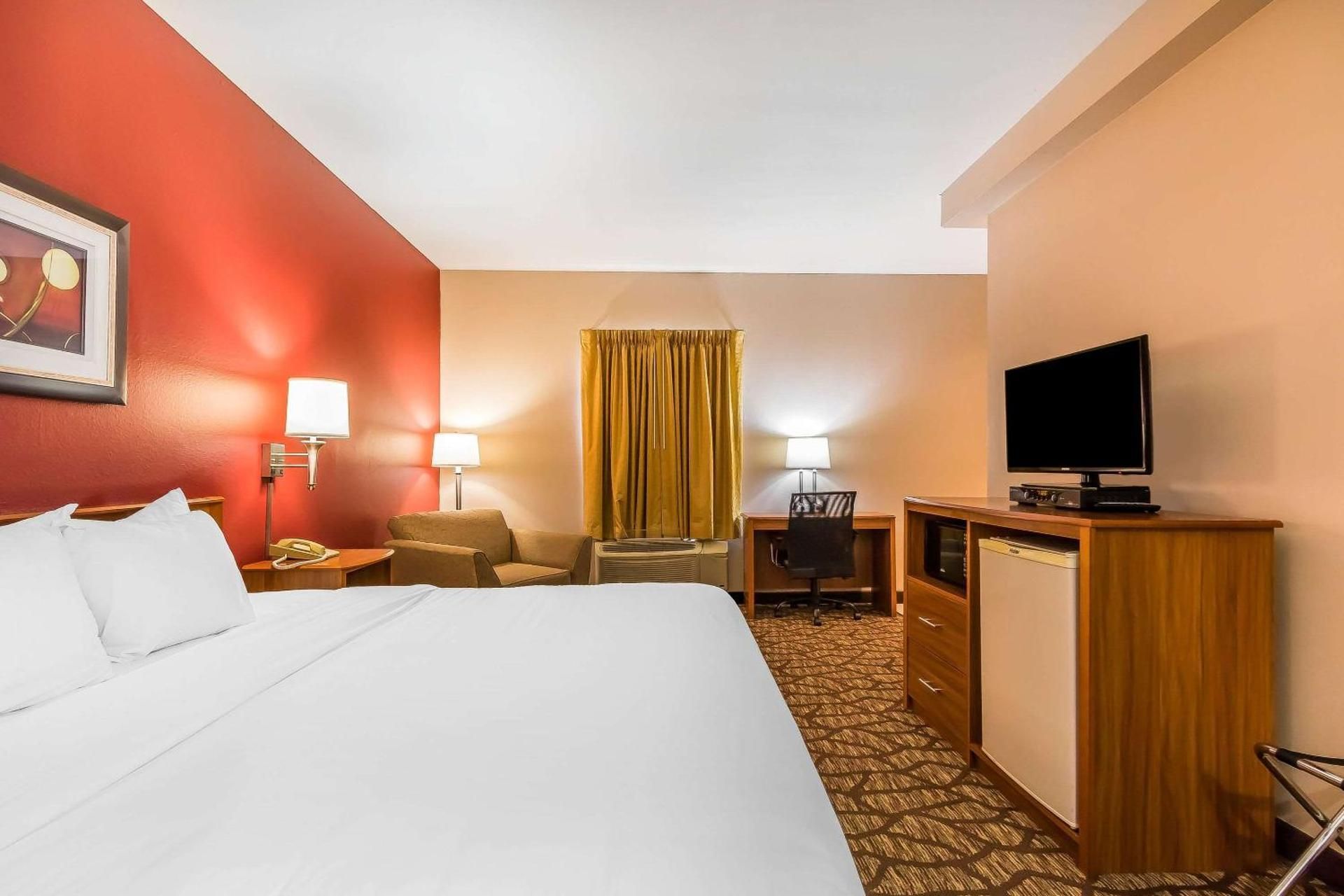 1 King Bed, Nonsmoking