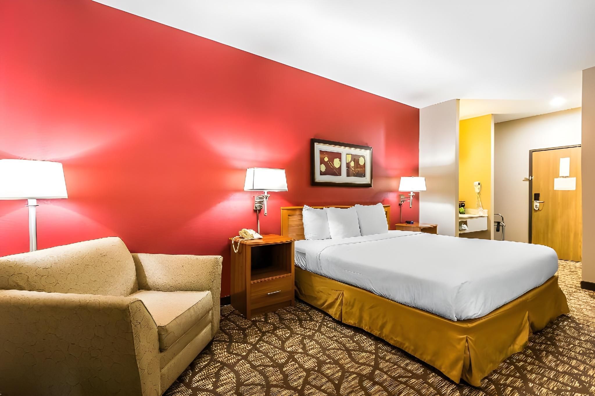 1 King Bed, Nonsmoking, Accessible