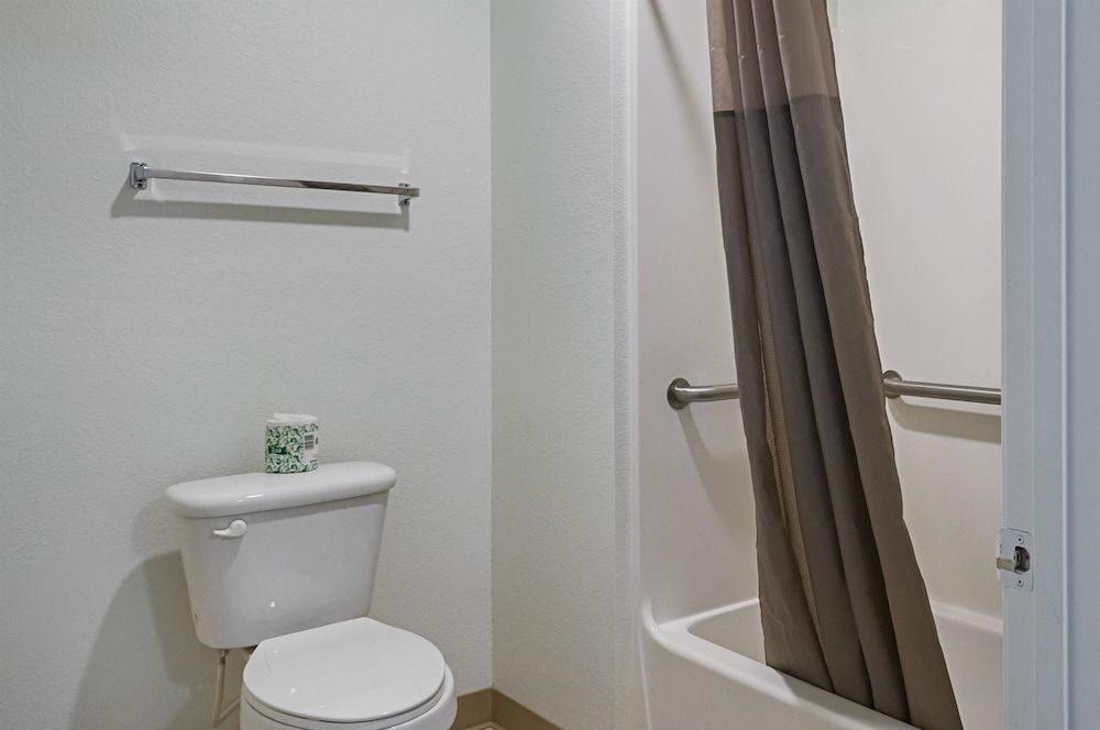 Motel 6 Bay Saint Louis, MS Standard Room, 1 King Bed, Accessible, Non Smoking 8