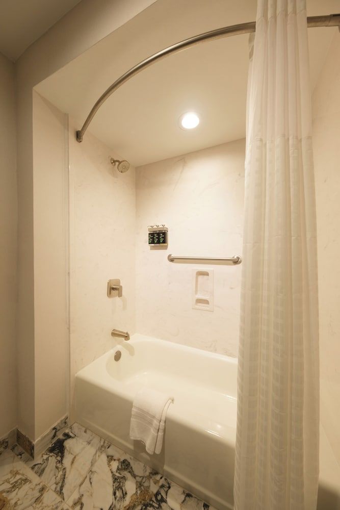 IP Casino Resort Spa - Biloxi Deluxe Room, 2 Queen Beds, Non Smoking Newly Renovated 4