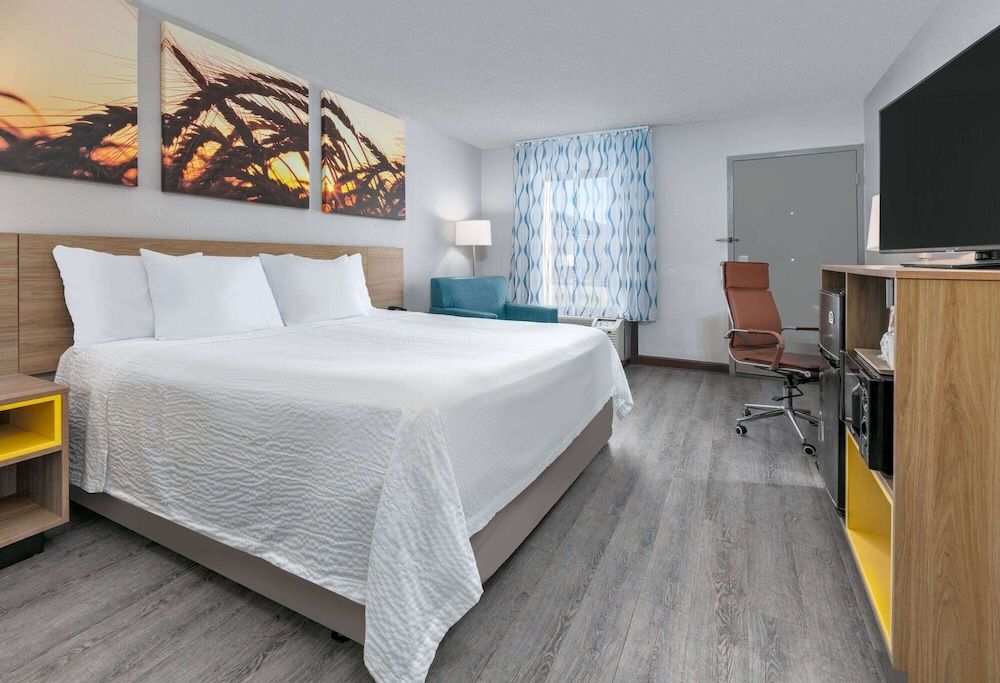 Room, 1 King Bed, Accessible, Non Smoking (Mobility)