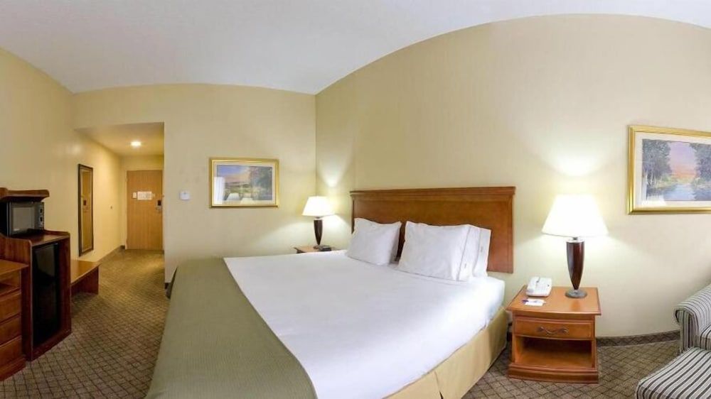 Standard Room, 1 King Bed, Accessible (Comm, Tub)