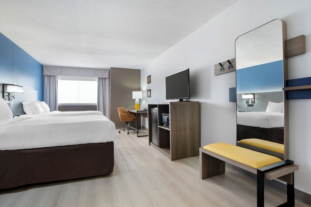 Standard Room, Non Smoking (2 Queen Beds, 2 person Sofabed)