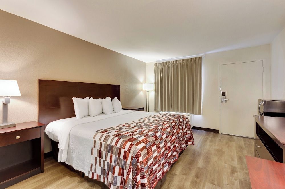 Red Roof Inn Gulfport - Biloxi Airport Superior Room, 1 King Bed, Non Smoking 3