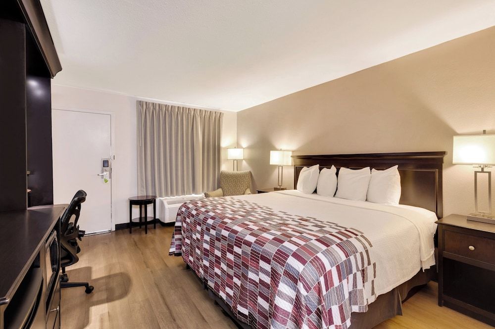Red Roof Inn Gulfport - Biloxi Airport Standard Room, 1 King Bed, Non Smoking