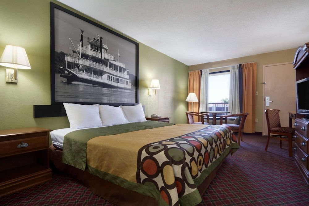 Room, 1 King Bed, Non Smoking, Refrigerator & Microwave