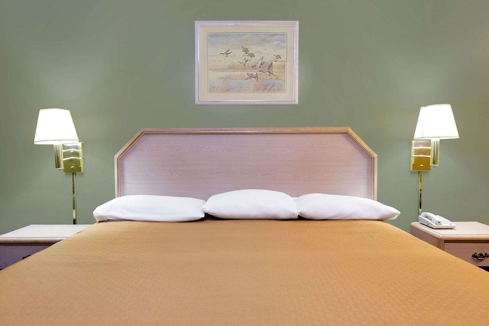 Standard Room, 1 King Bed, Smoking